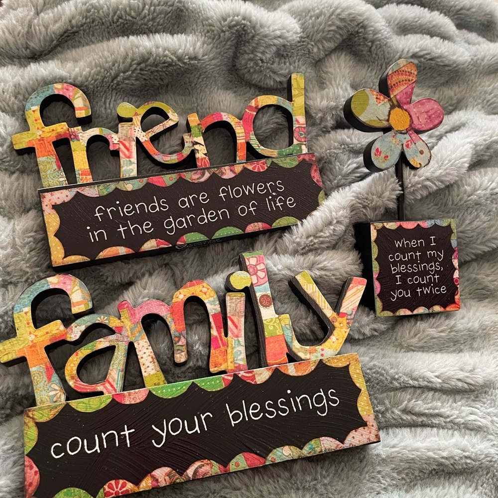 Demdaco Colorful 'Friend' and 'Family' Accents